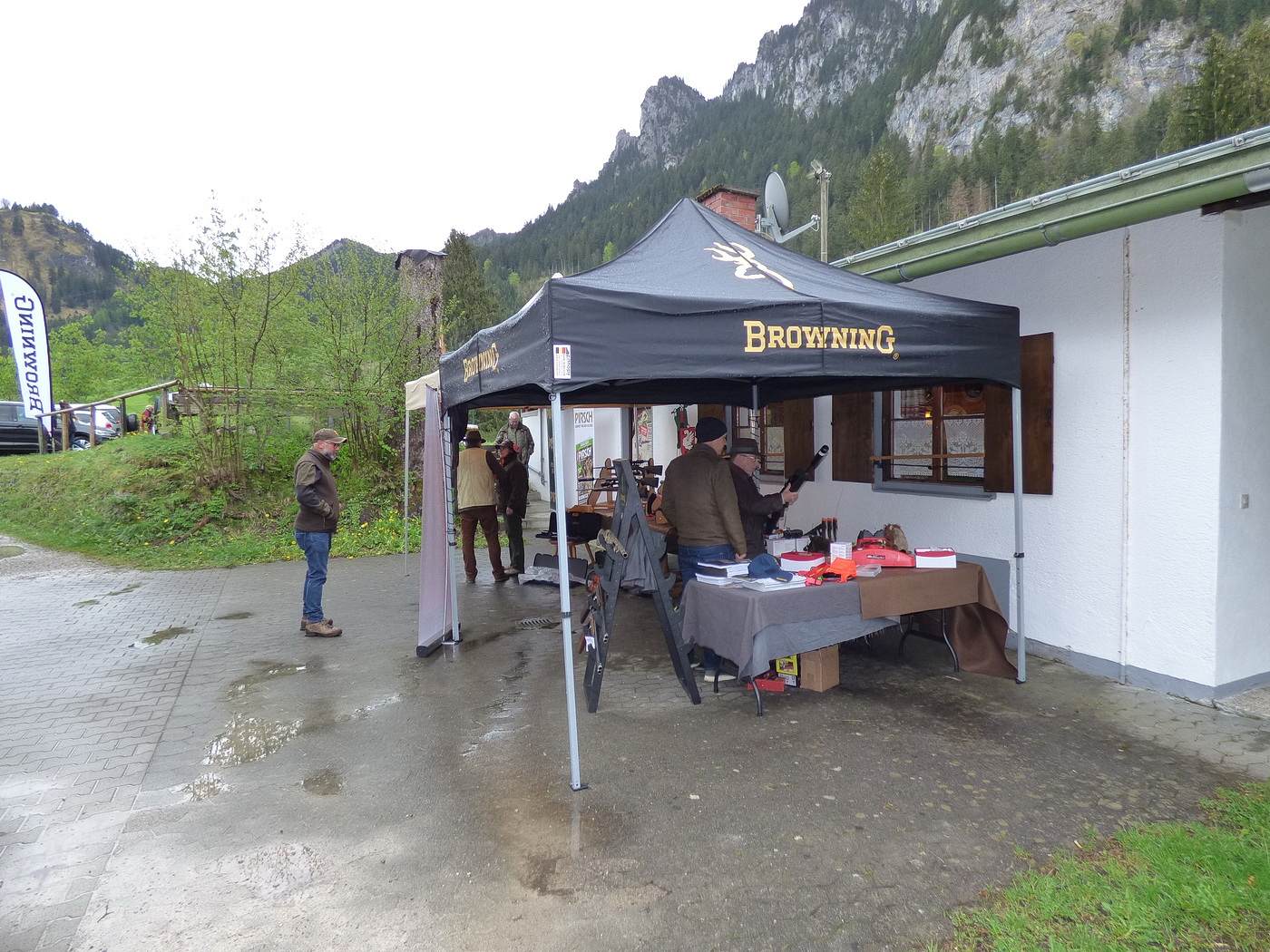 Jagdwaffen und nützliche Utensilien
